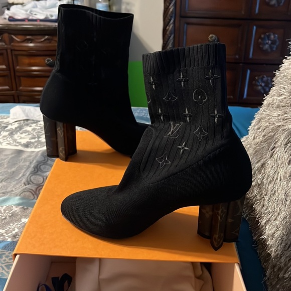 Louis Vuitton boots - Picture 2 of 9